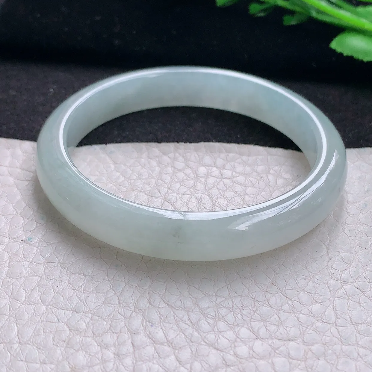 n自然光55*10*7平安镯 翡翠a货玉手镯冰纯起光宽边珠宝玉手环