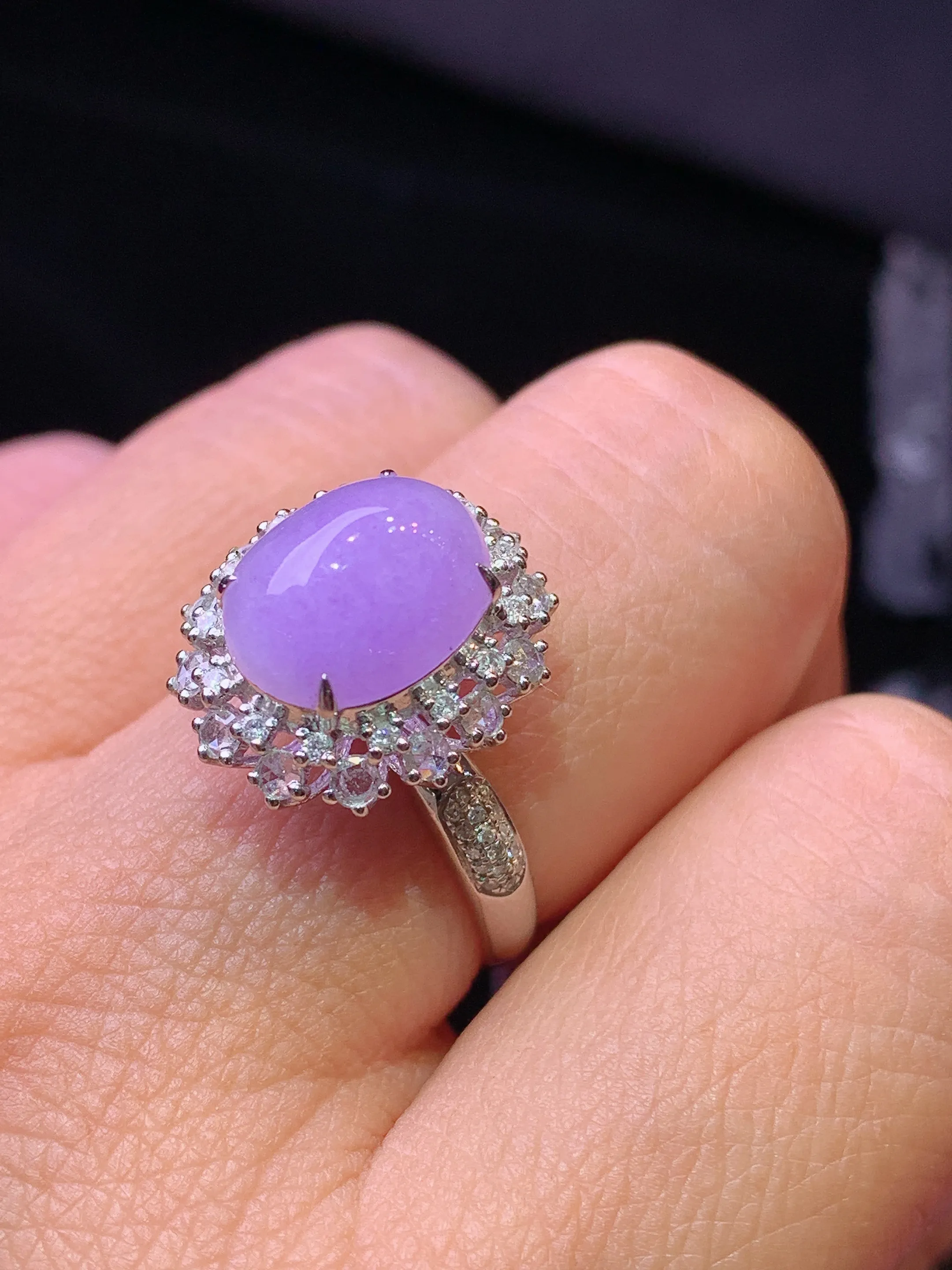 18k金钻镶嵌紫罗兰蛋面戒指 玉质细腻 水润亮眼 色泽艳丽 圈口14 整体尺寸16*14*11.8