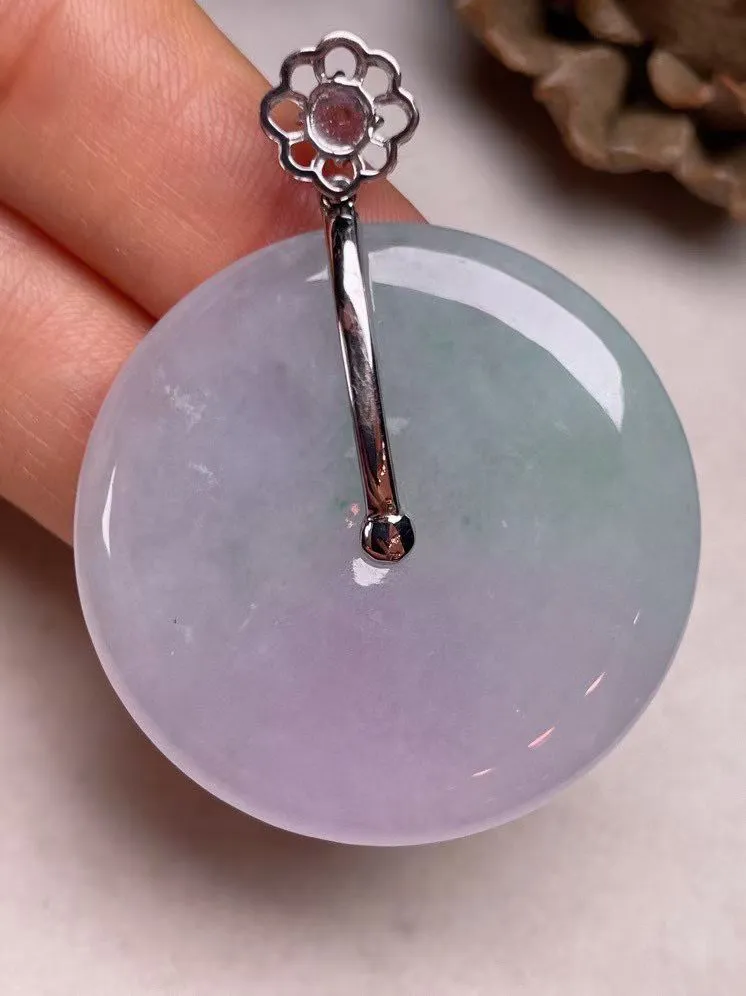 冰糯种飘绿平安扣吊坠、真金真钻镶嵌，种水好，玉质细腻 .裸石尺寸 35.0