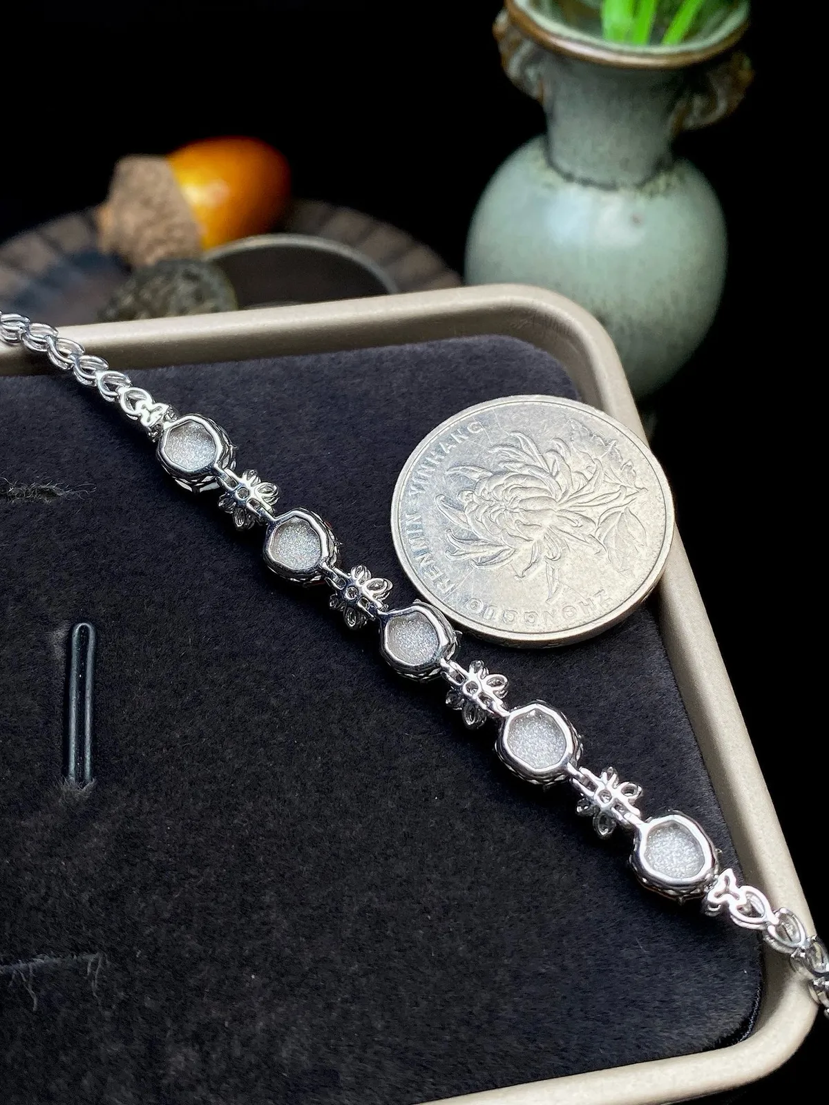 【冰种五彩金蟾镶嵌手链】颗颗冰透，饱满圆润，光泽闪耀，流行款，18K金钻搭配，裸石尺寸6.8*6.2*2.8毫米，总长180