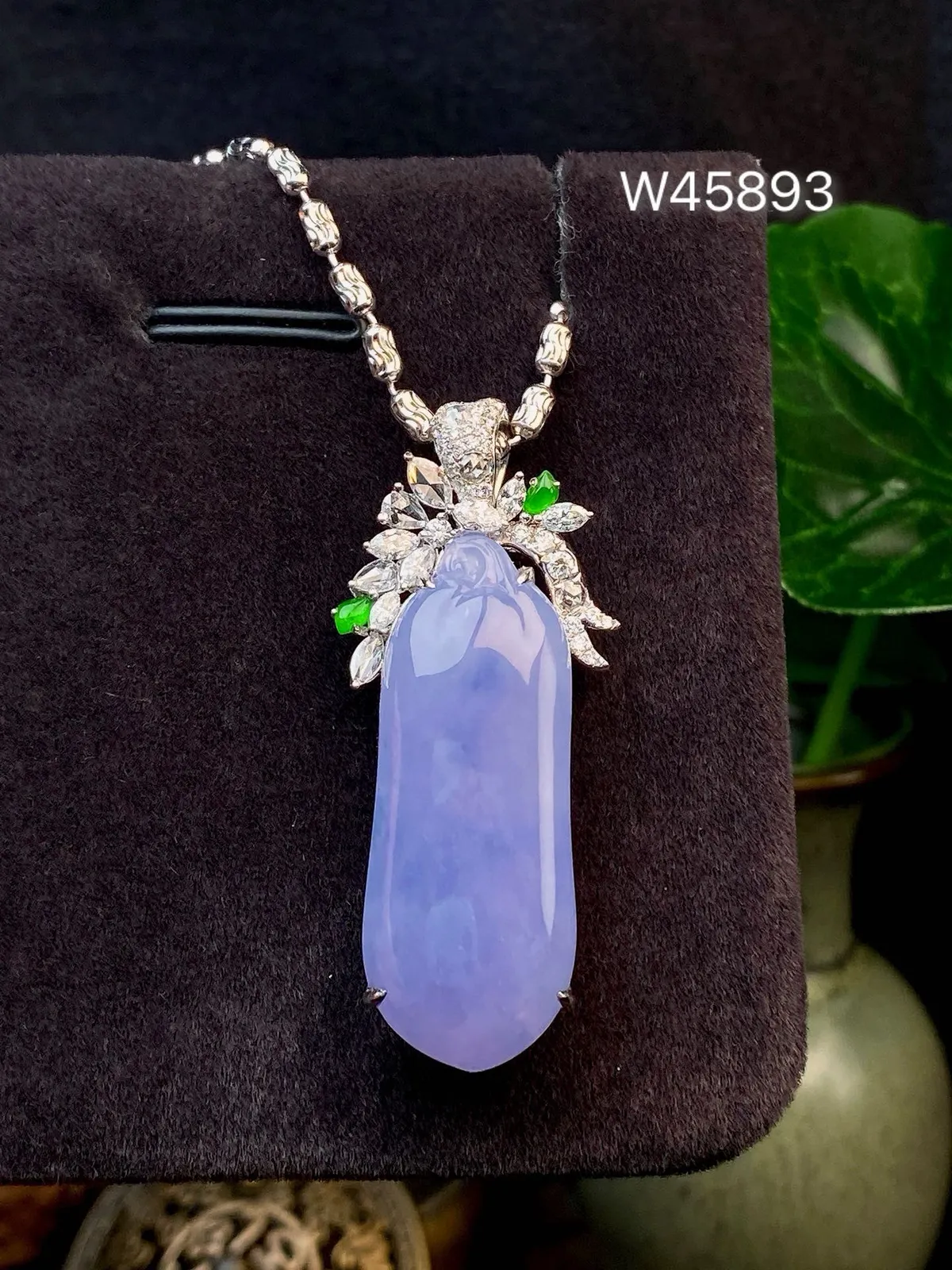 【冰种紫罗兰福瓜吊坠】质地细腻，光泽度不错，18k金钻镶嵌，裸石尺寸30*12.1*4.2毫米