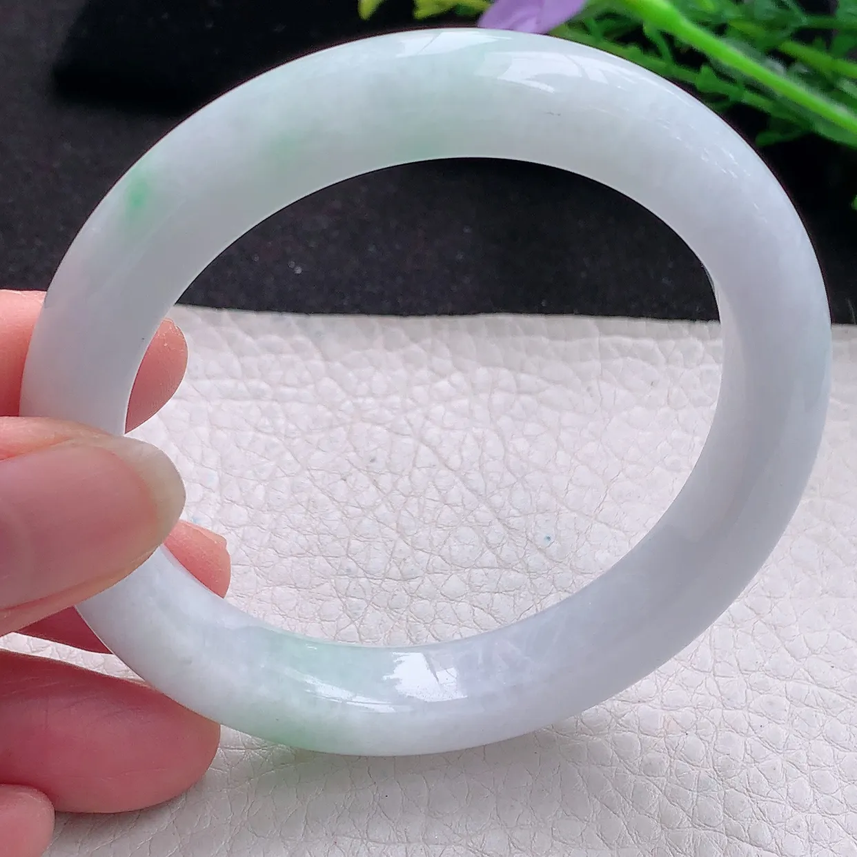 yh自然光58*10.6*9.5平安镯 翡翠a货玉手镯白底青宽边珠宝玉手环