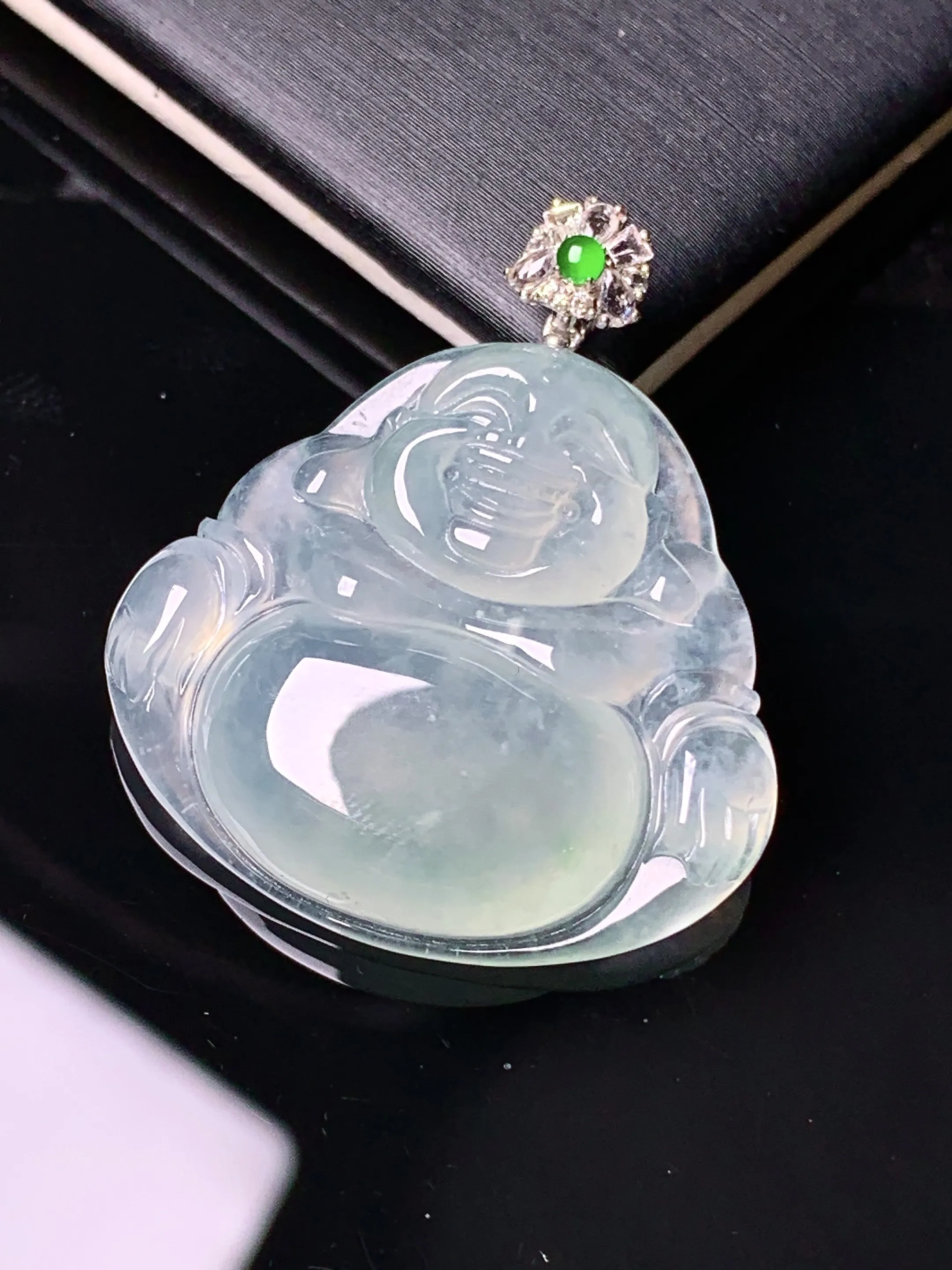 18k金钻镶嵌冰种佛公吊坠 玉质细腻 水润亮眼 色泽艳丽 整体尺寸31.7*27.3*5.6