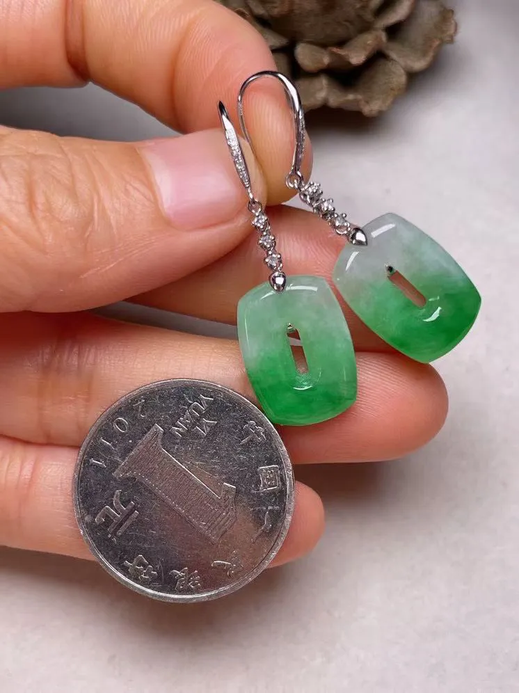 冰糯种辣色福贝耳坠、真金真钻镶嵌，种水好，玉质细腻 .裸石尺寸 17.3*12.3