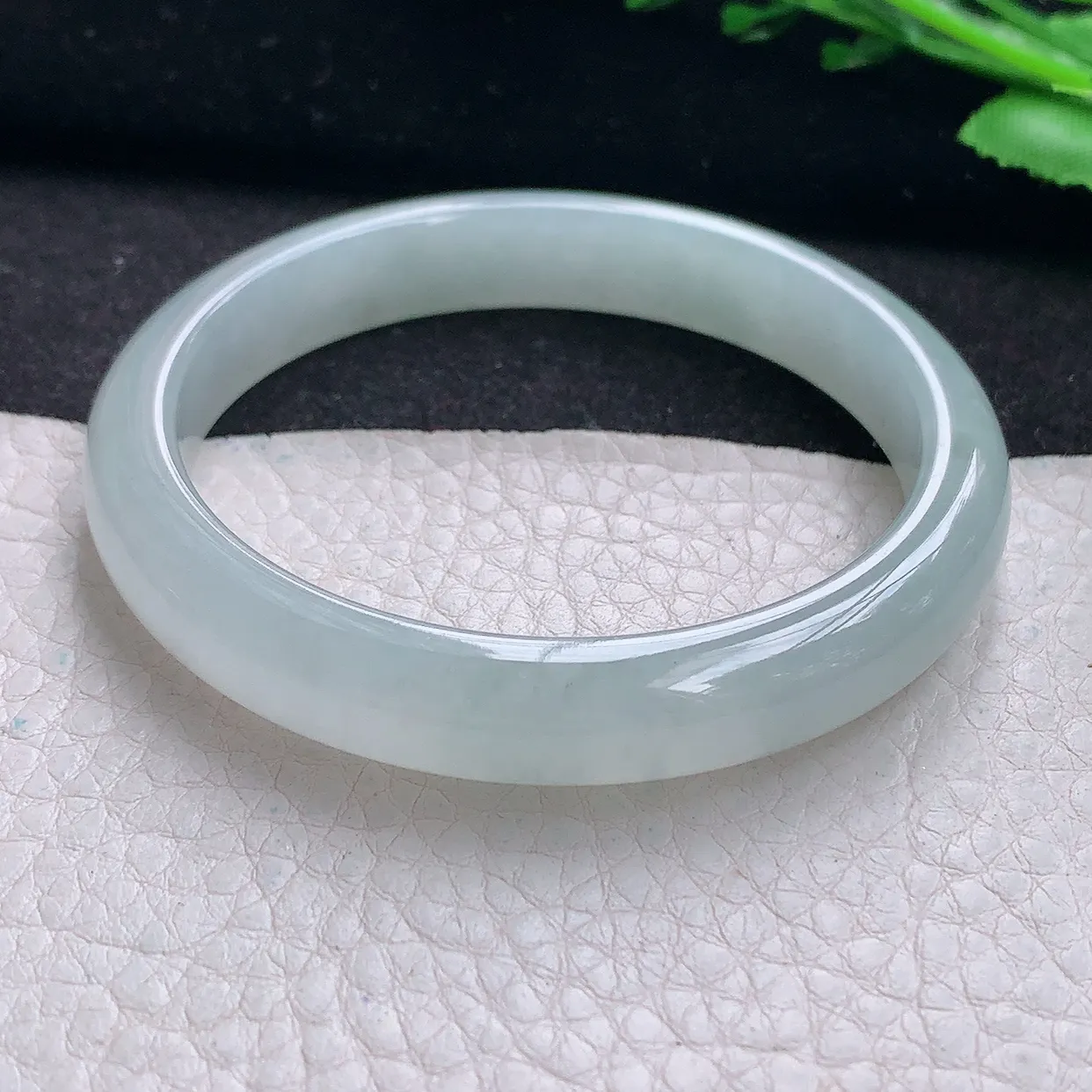 n自然光55*10*7平安镯 翡翠a货玉手镯冰纯起光宽边珠宝玉手环