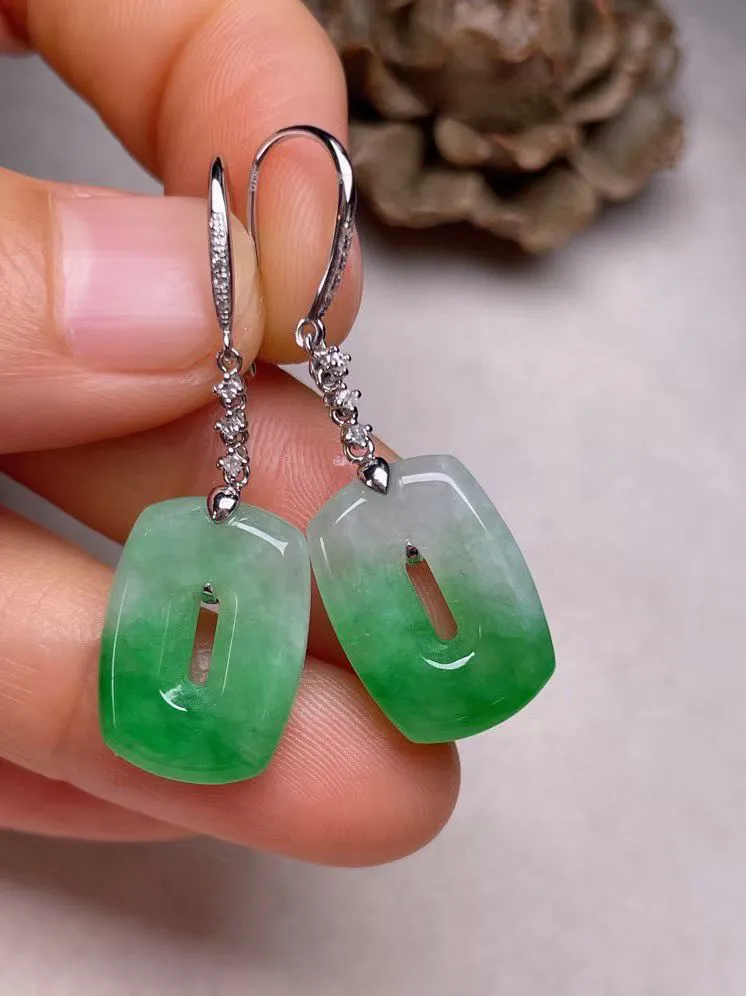 冰糯种辣色福贝耳坠、真金真钻镶嵌，种水好，玉质细腻 .裸石尺寸 17.3*12.3