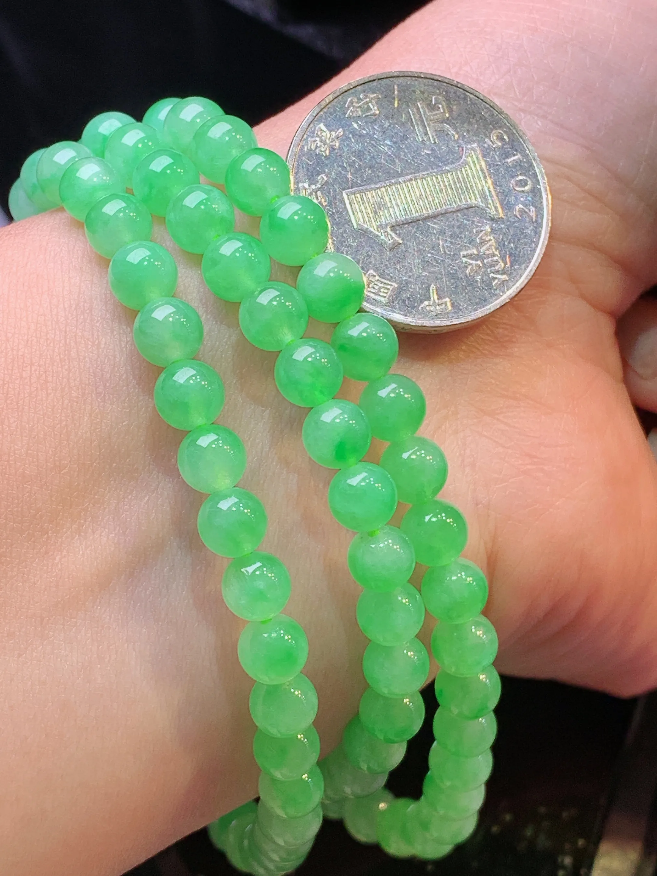 甜阳绿圆珠项链 玉质细腻 水润亮眼 色泽艳丽 整体尺寸6