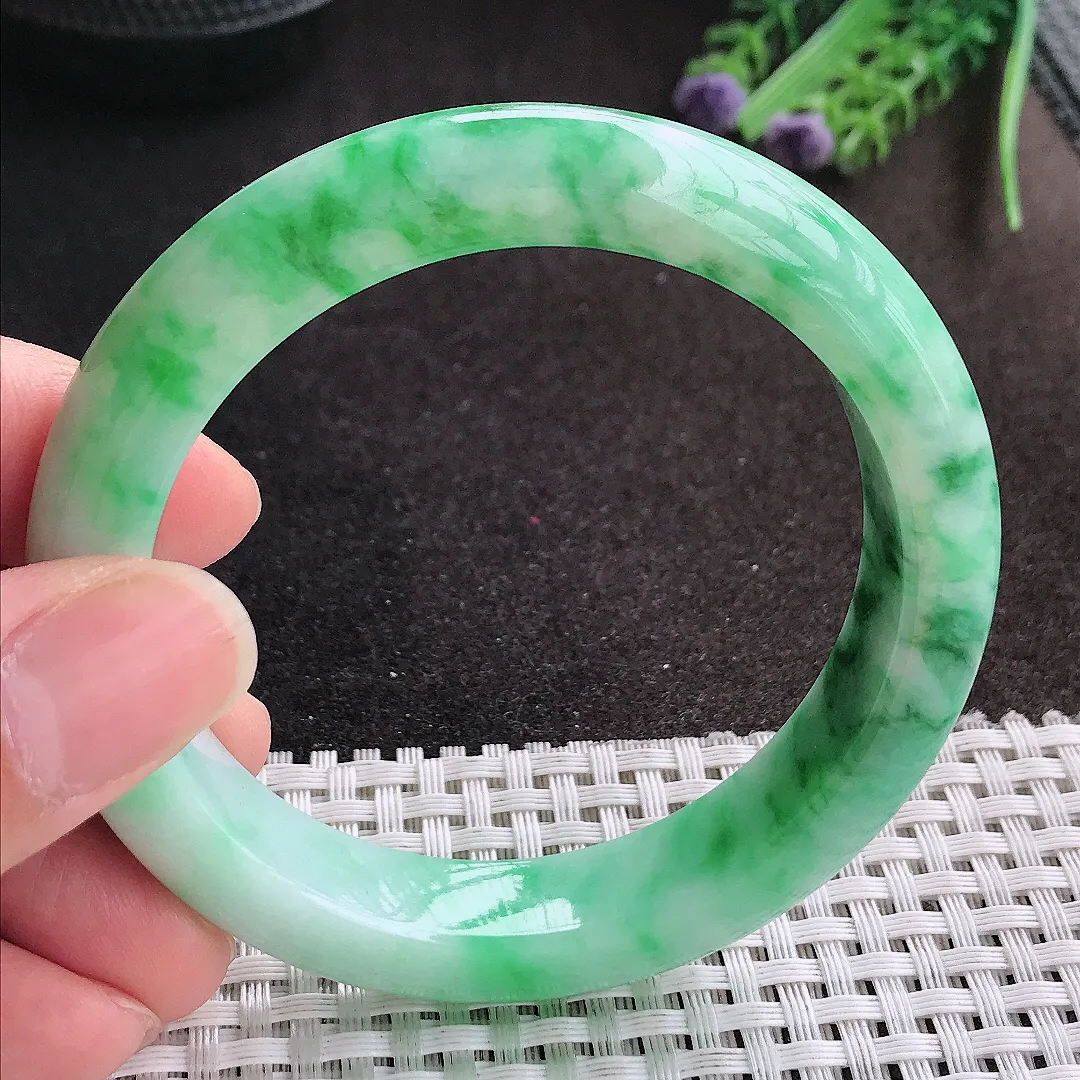 天然A货翡翠56.8/12.3/9.3老坑精美温润辣绿手镯宽边玉镯