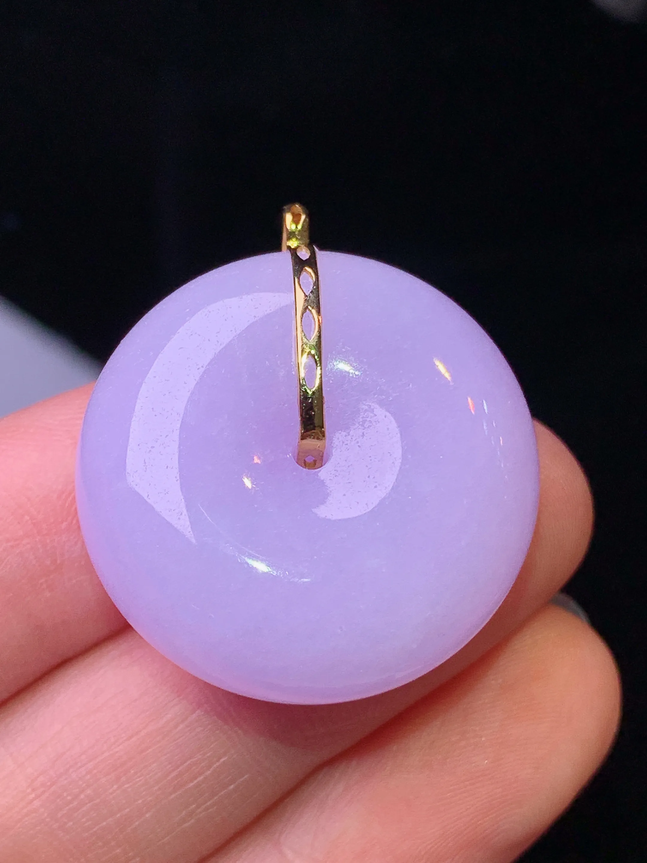 18k金钻镶嵌紫罗兰平安扣吊坠 玉质细腻 水润亮眼 色泽艳丽 整体尺寸29.5*26*10.8