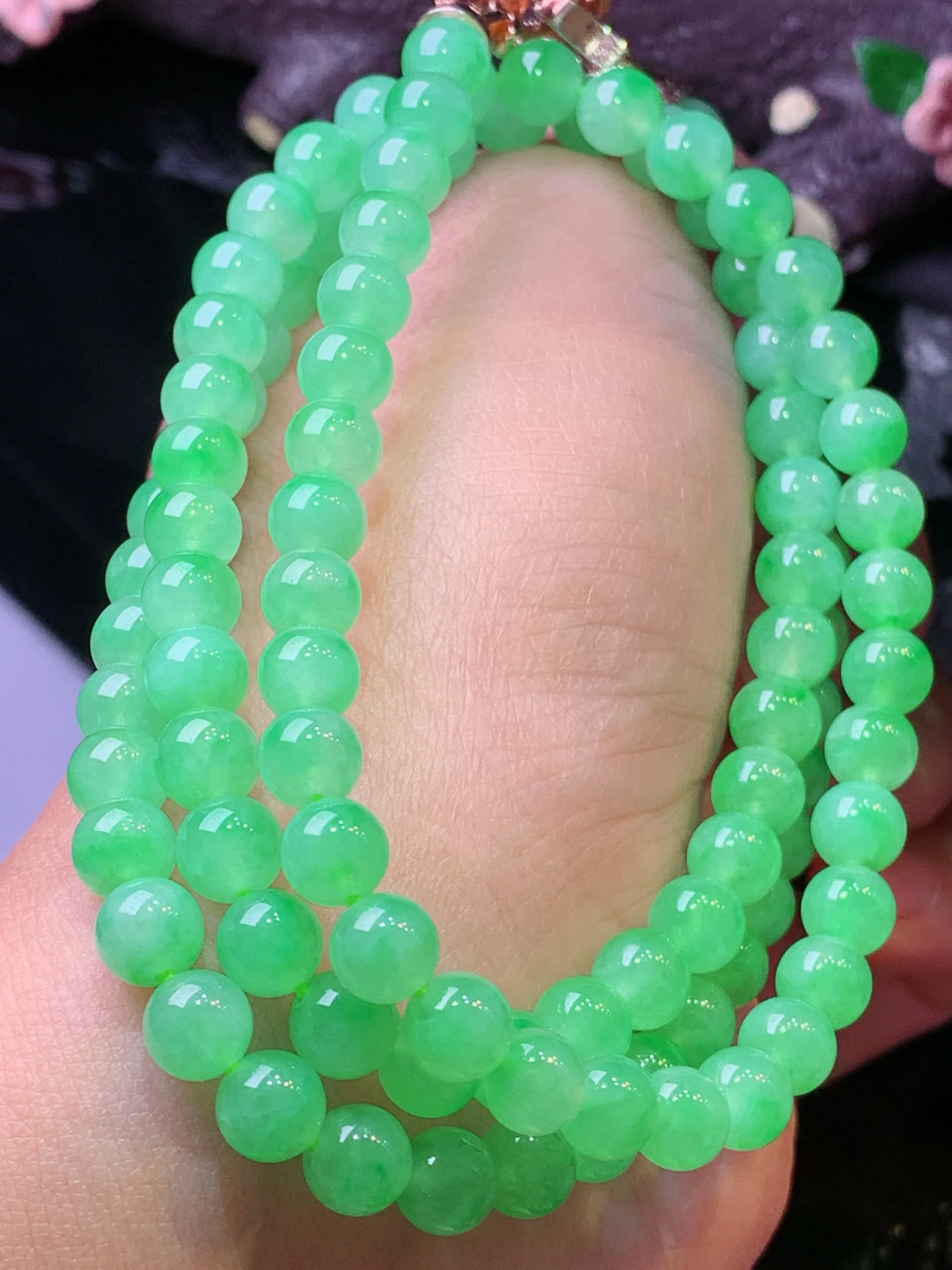 甜阳绿圆珠项链 玉质细腻 水润亮眼 色泽艳丽 整体尺寸6
