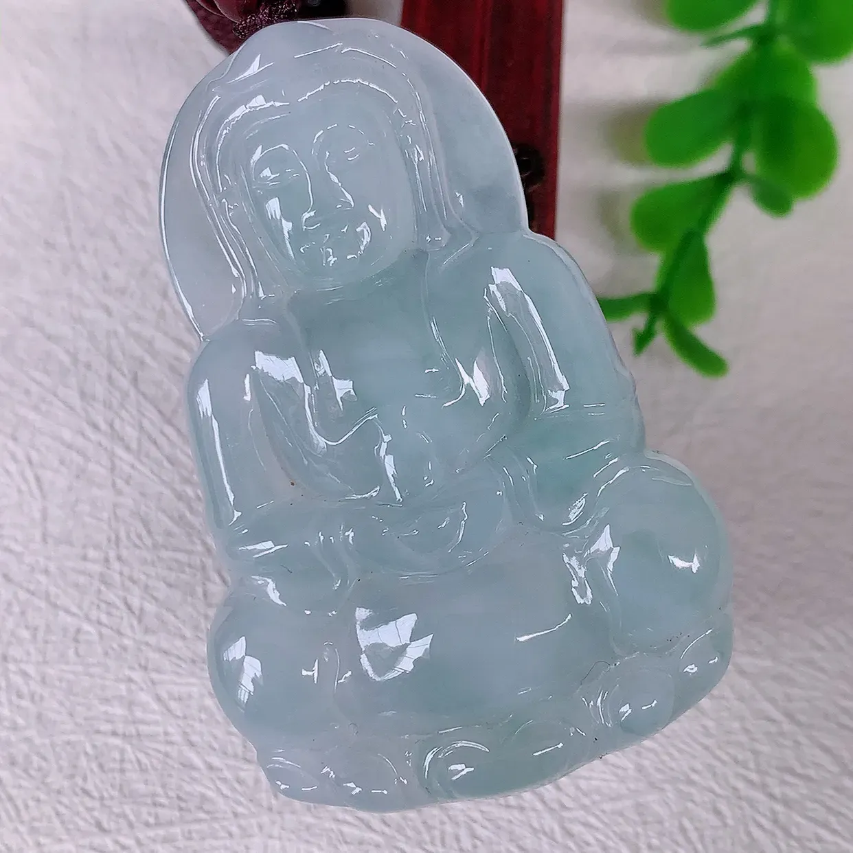 自然光实拍，冰种飘花翡翠观音菩萨吊坠，净瓶观音，冰透亮泽，美观亮丽，观音面相端庄#46.13