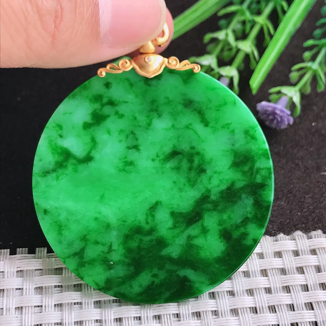 天然A货翡翠52.8/2.1老坑18k金镶嵌精美满绿辣阳绿无事牌吊坠翡翠挂件