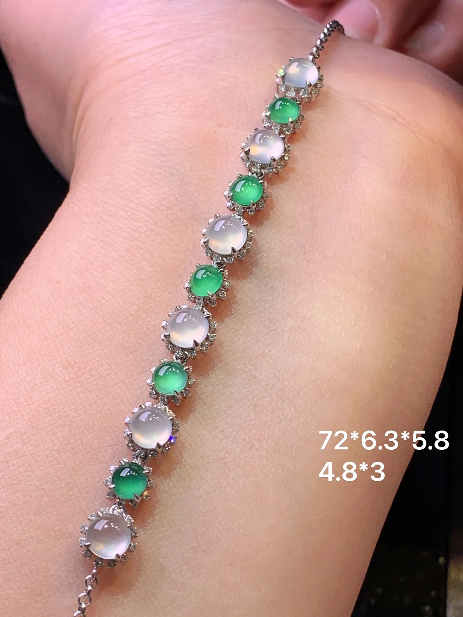 18k金钻镶嵌冰绿蛋面手链 玉质细腻 水润亮眼 色泽艳丽 整体尺寸72*6.3*5.8