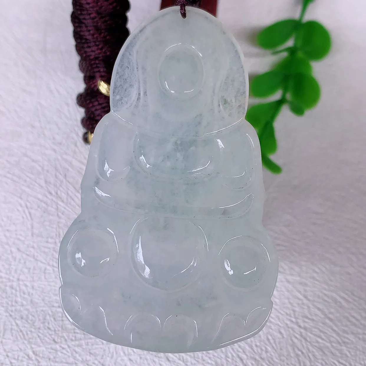 自然光实拍，大件厚装冰种翡翠观音菩萨吊坠，净瓶观音，冰透亮泽，美观亮丽，观音面相端庄#46.13