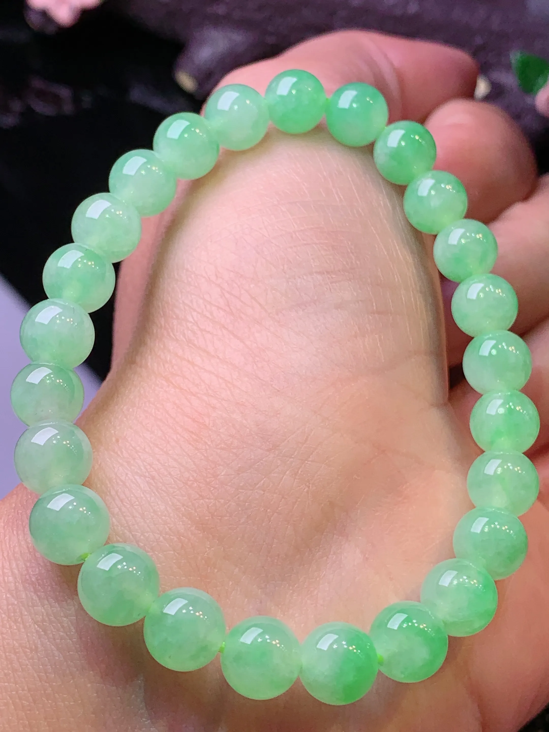 冰甜阳绿圆珠手链 玉质细腻 水润亮眼 色泽艳丽 整体尺寸7.3