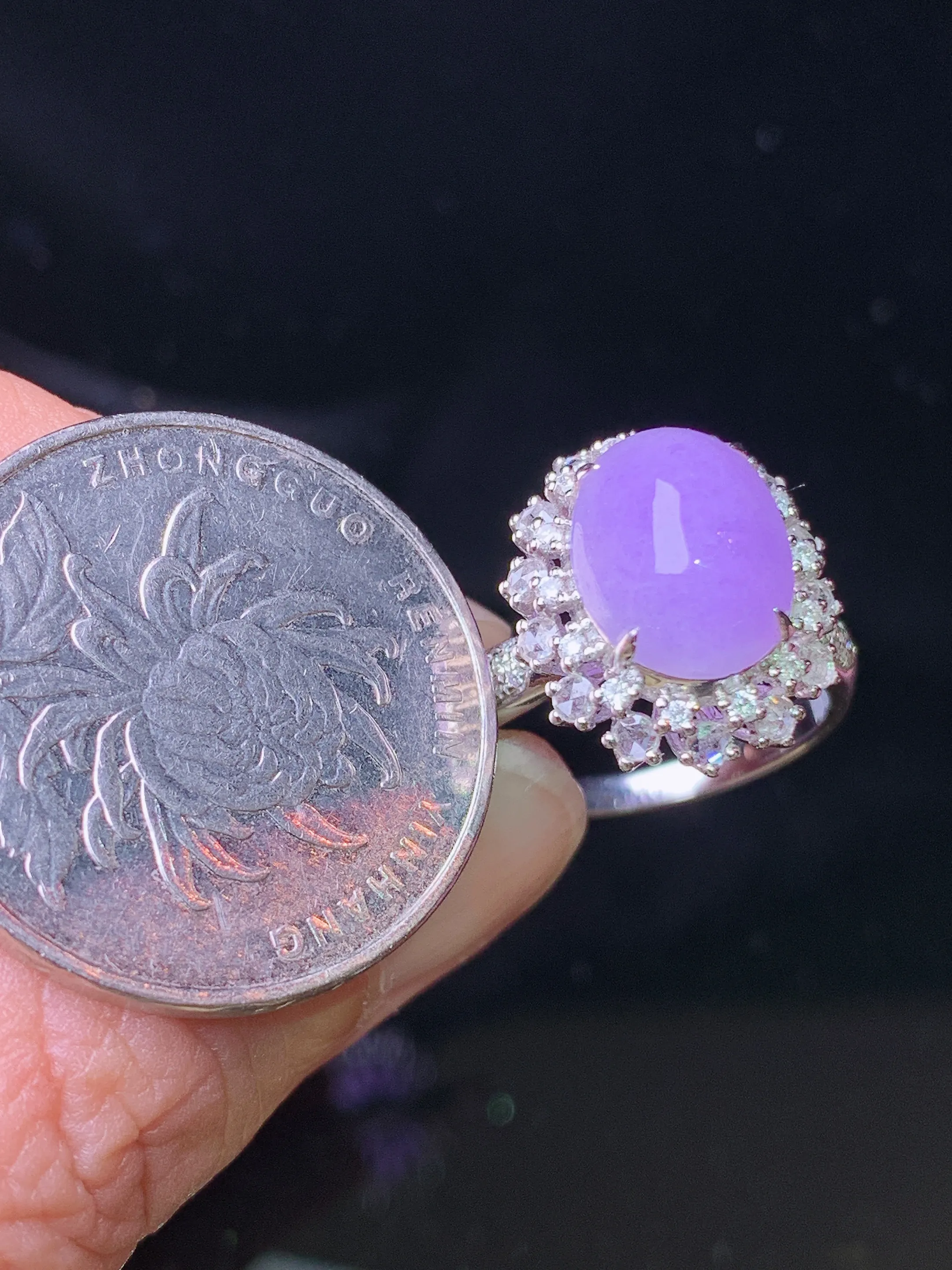 18k金钻镶嵌紫罗兰蛋面戒指 玉质细腻 水润亮眼 色泽艳丽 圈口14 整体尺寸16*14*11.8