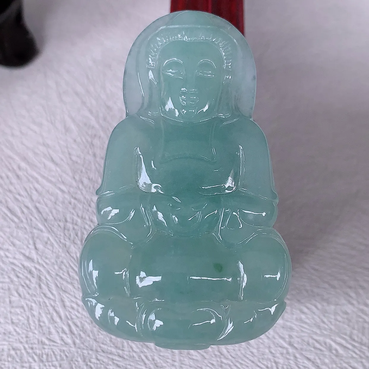 自然光实拍，冰种飘花翡翠观音菩萨吊坠，赐福观音，玉润通透，慈祥端庄！#85.13