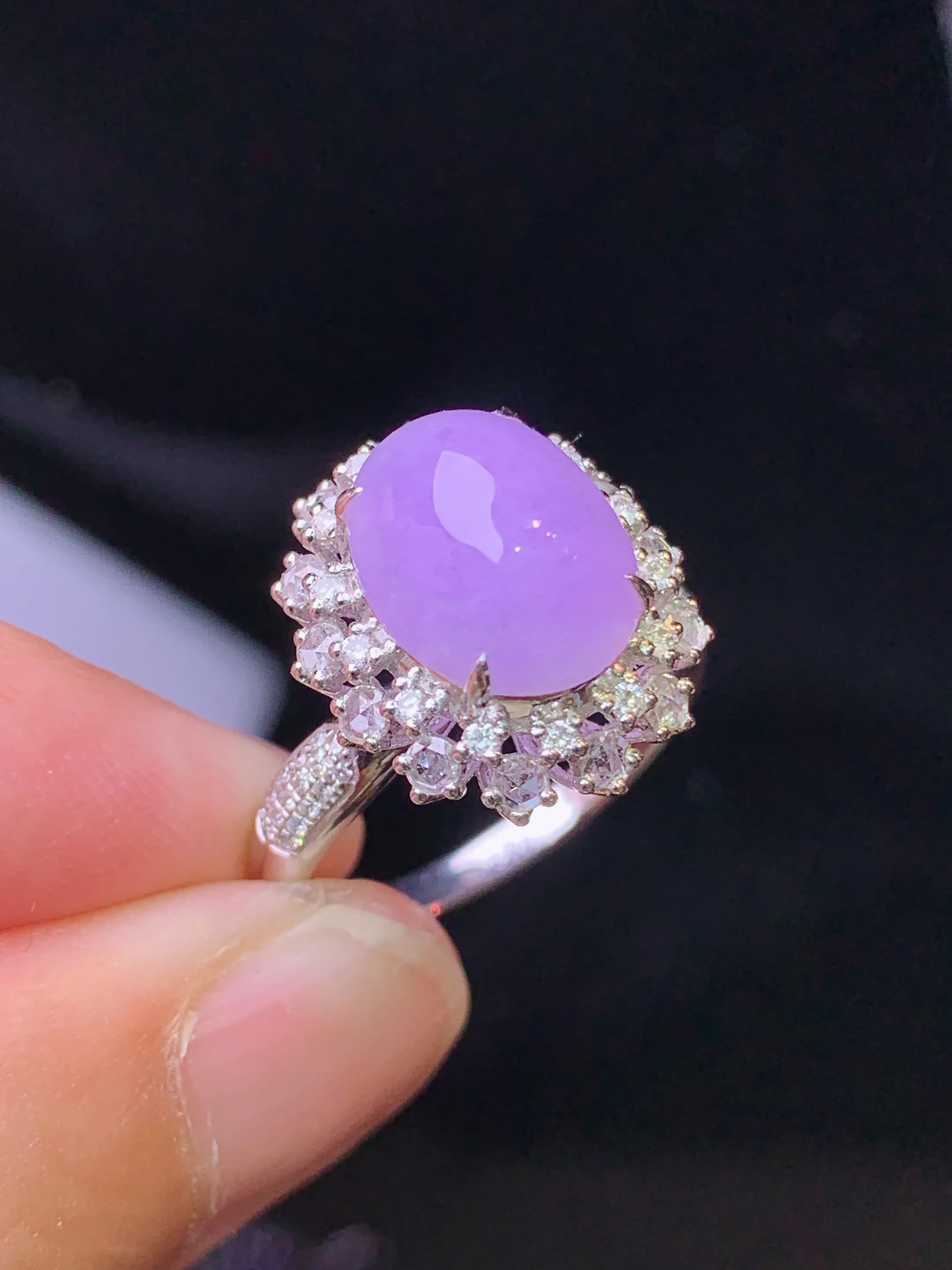 18k金钻镶嵌紫罗兰蛋面戒指 玉质细腻 水润亮眼 色泽艳丽 圈口14 整体尺寸16*14*11.8