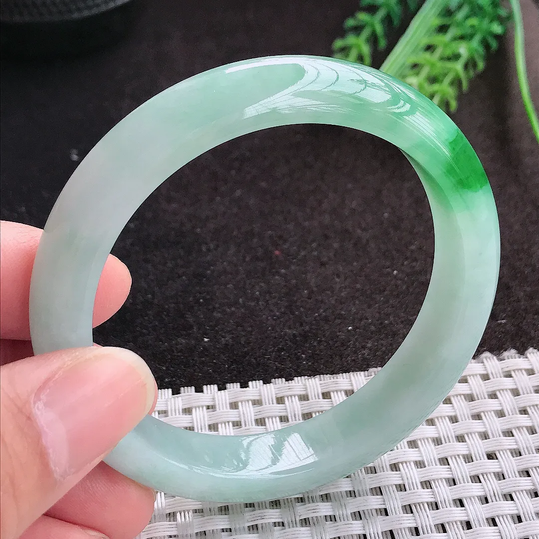 天然A货翡翠55.5/11.8/8老坑冰润水灵飘阳绿手镯宽边玉镯