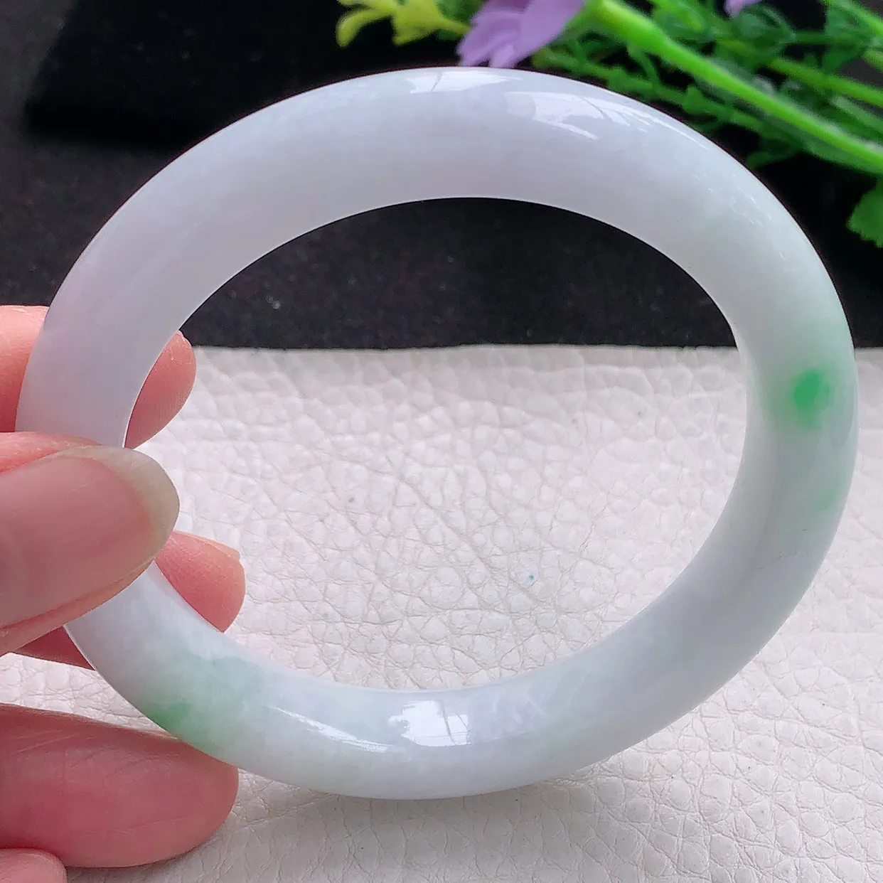 yh自然光58*10.6*9.5平安镯 翡翠a货玉手镯白底青宽边珠宝玉手环