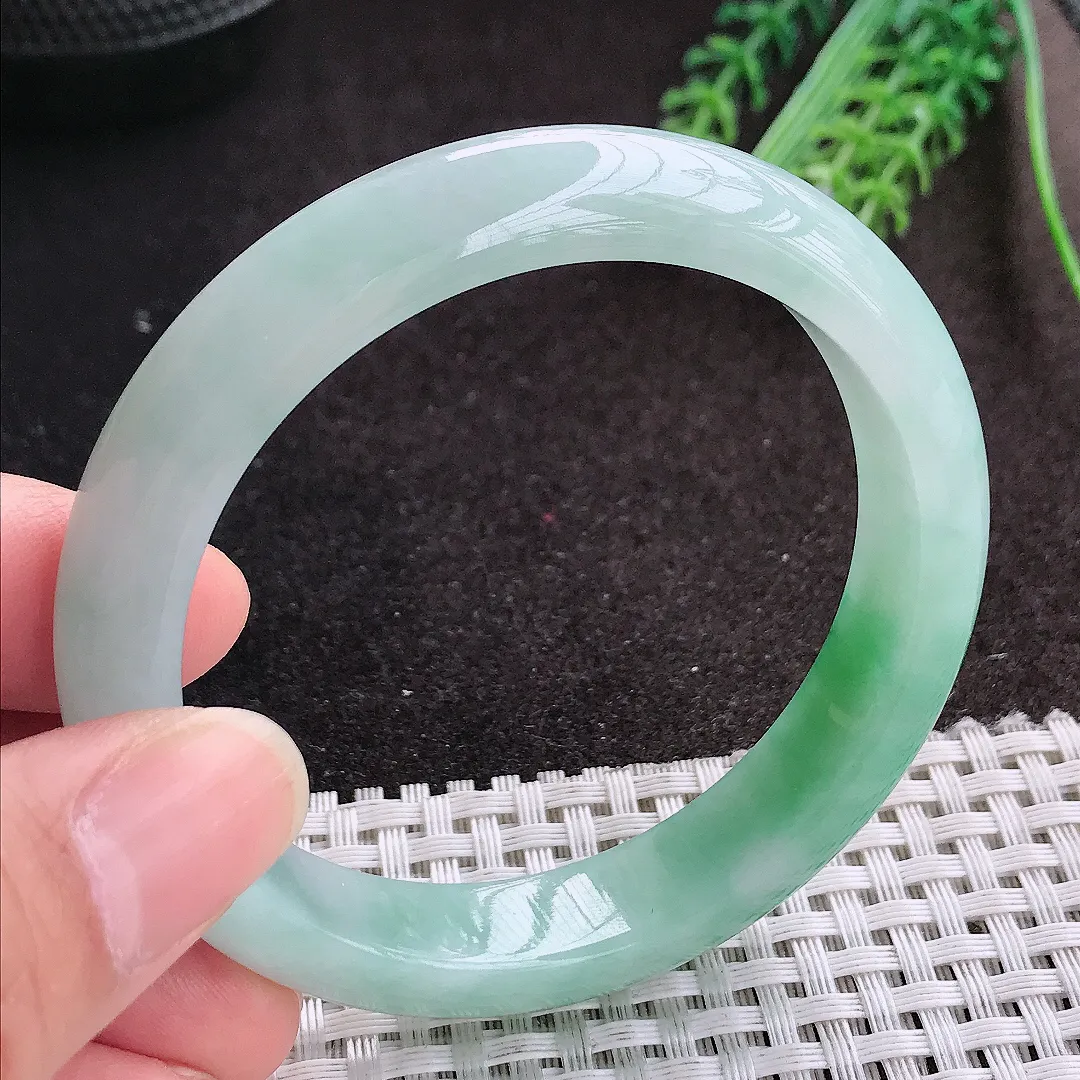 天然A货翡翠55.5/11.8/8老坑冰润水灵飘阳绿手镯宽边玉镯