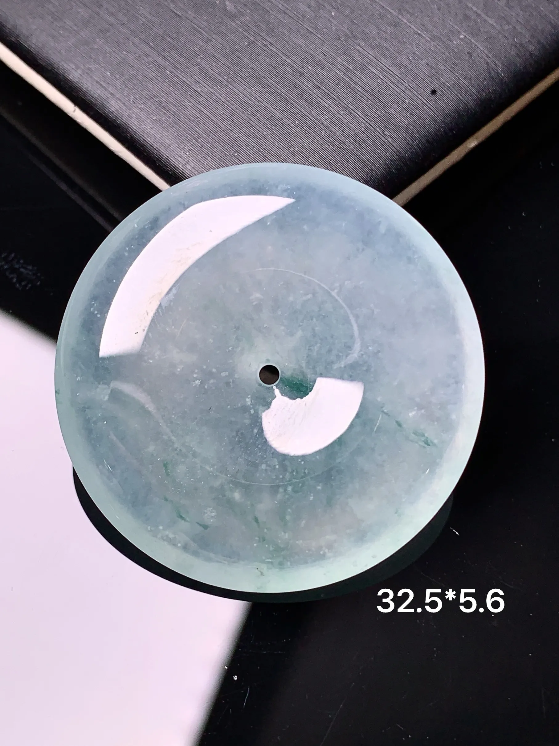 冰种平安扣吊坠 玉质细腻 水润亮眼 色泽艳丽 整体尺寸32.5*5.6