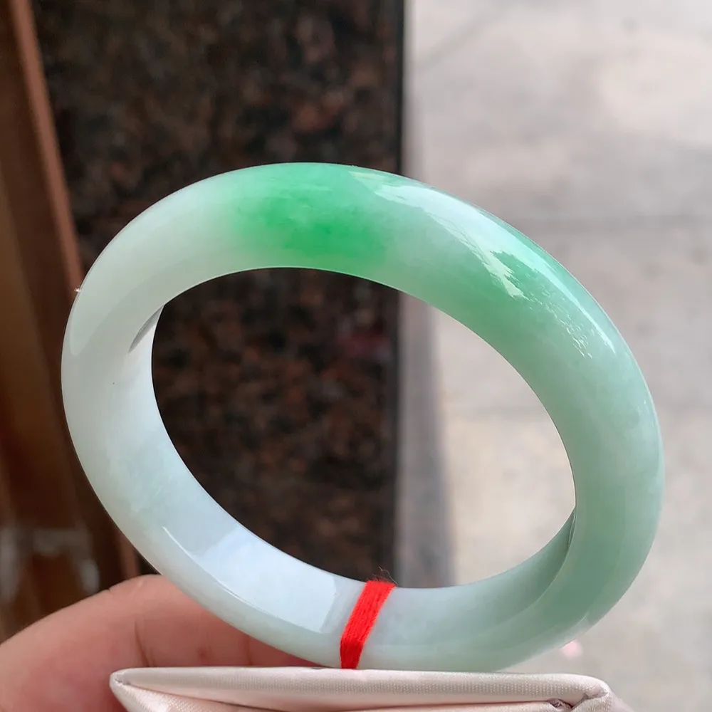 正圈冰糯翠绿 无瑕 尺寸:60.4/13.4/9.4 大圈口