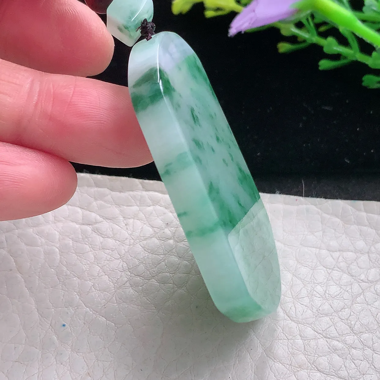 zen自然光51.5*41*6.2天然缅甸翡翠飘绿平安无事牌玉吊坠 玉挂件