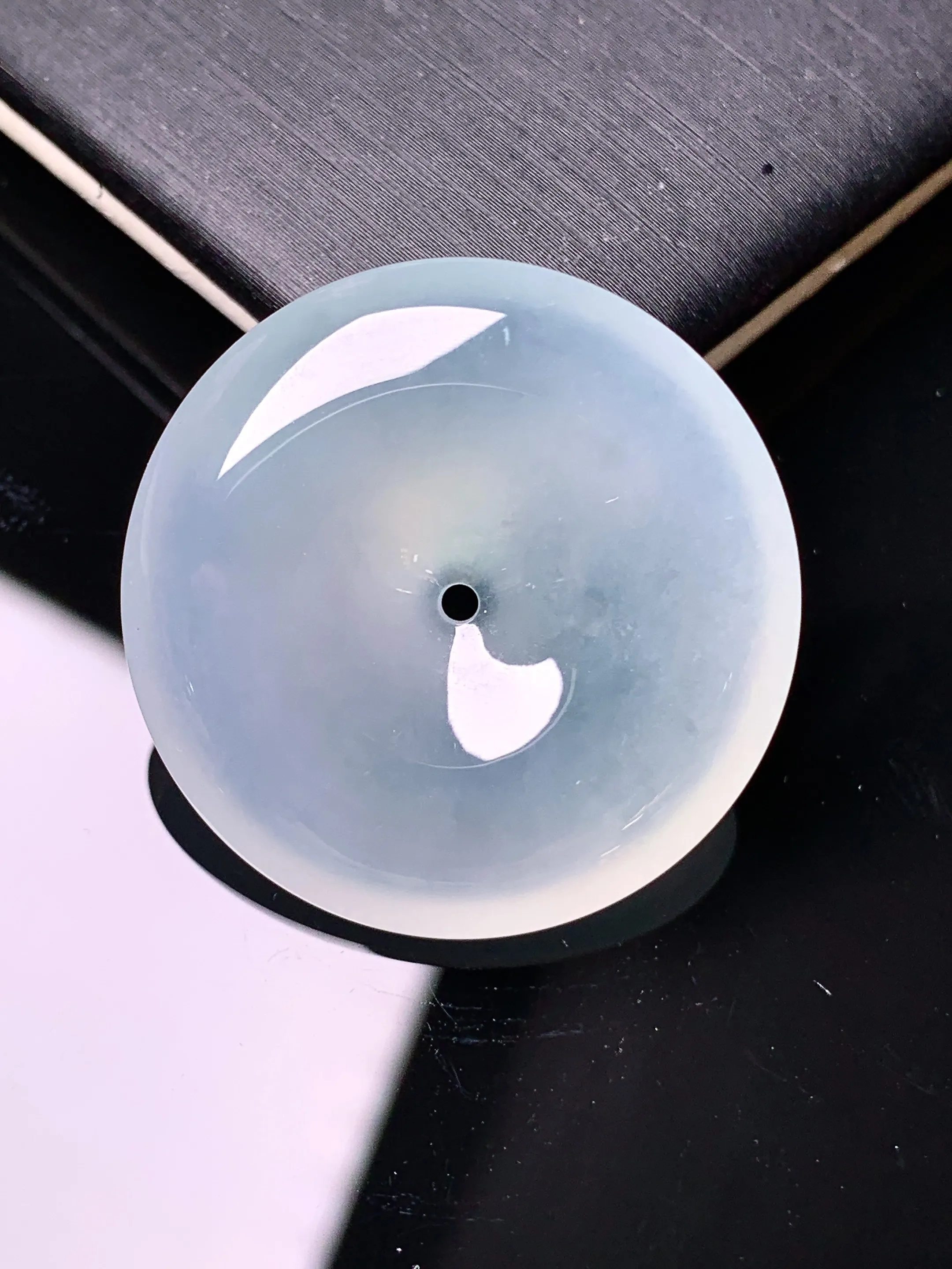 冰种平安扣吊坠 玉质细腻 水润亮眼 色泽艳丽 整体尺寸25*5.8