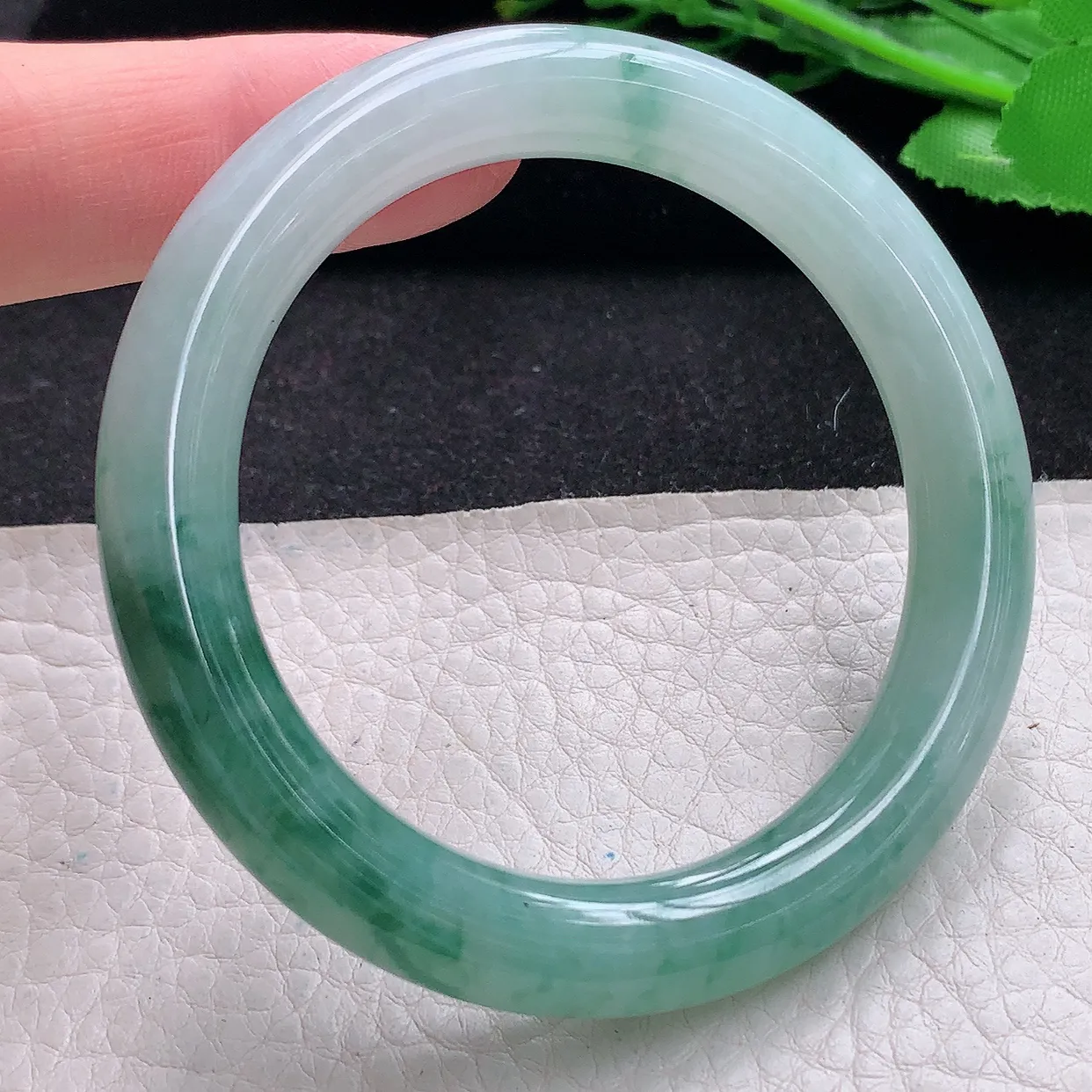 n小圈口52.5*9*9.2美人镯 翡翠a货玉手镯冰飘花圆条珠宝玉手环