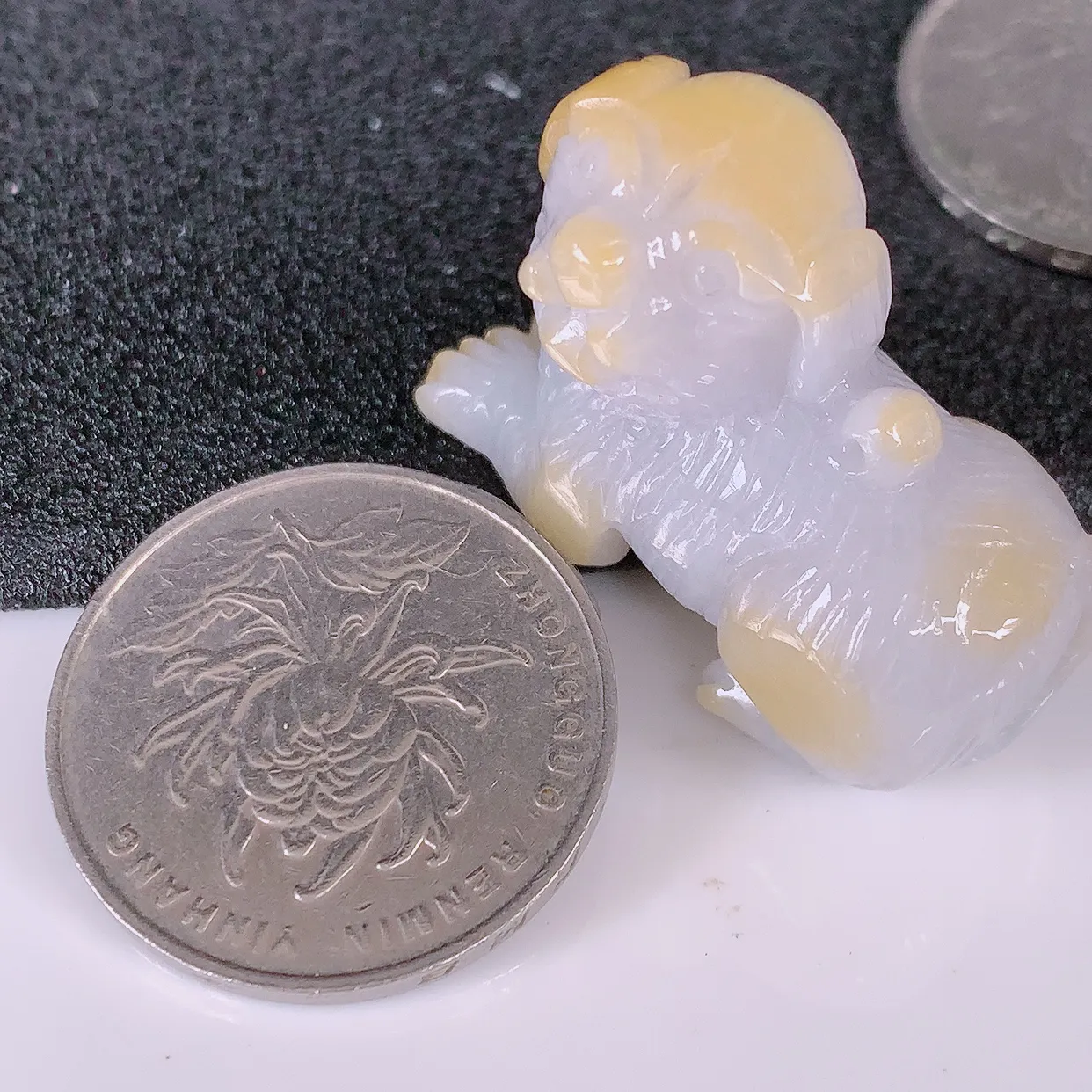 自然光实拍，冰润黄翡双彩翡翠生肖狗吊坠，种老水足，雕工精湛 ，寓意美好，佩戴时尚出众！#41.13