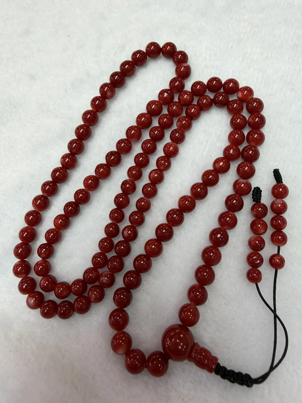 【天然日本阿卡赤血牛血红珊瑚6mm圆珠108粒佛珠链】可遇不可求！项链手链两用款！日本产地，阿卡材料，赤血牛血红颜色，光泽柔润透亮，直径约5-6mm，重量28.43克，珊瑚本为佛教珍宝，来自深海千年生长，有生长纹，属于有机宝石，气场强大，稀少珍贵！每粒均为天然无添加无修补！少虫眼少白芯！收藏精品！传承宝贝！