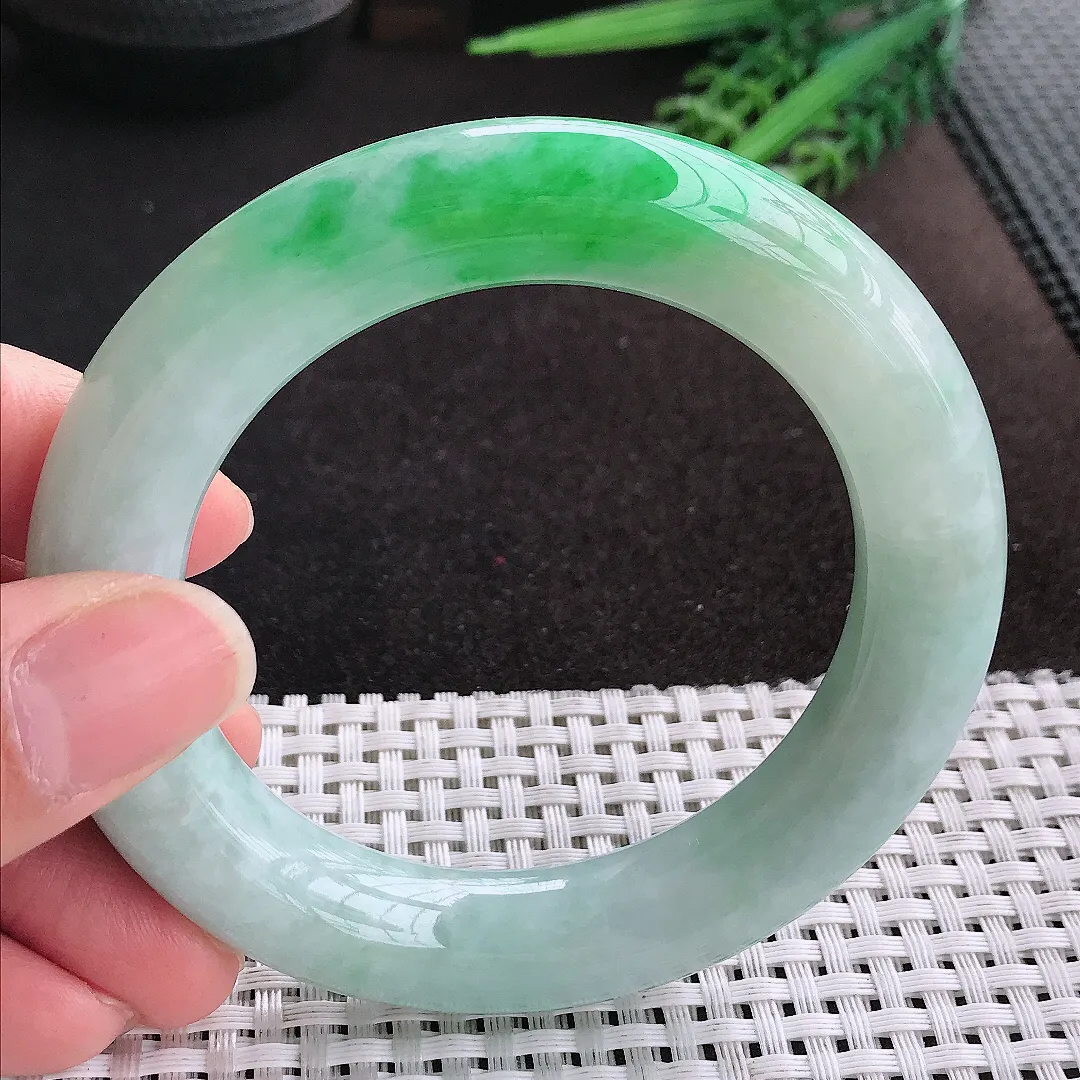 天然A货翡翠56.5/12.8/12.5老坑温润飘阳绿圆条手镯玉镯