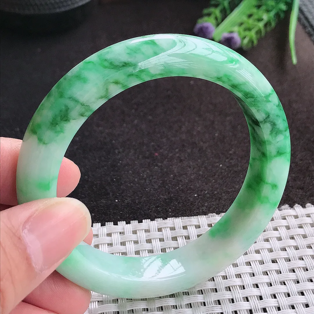 天然A货翡翠56.8/12.3/9.3老坑精美温润辣绿手镯宽边玉镯