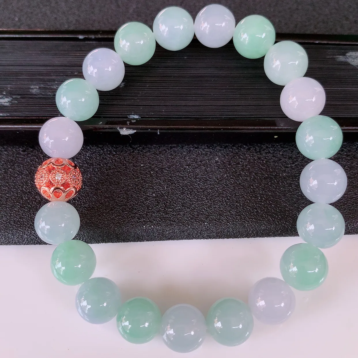 自然光实拍，冰多彩翡翠手串，颜色丰富，料子细腻，高档大气，自戴送礼佳品！#46.13取一尺寸9.6mm