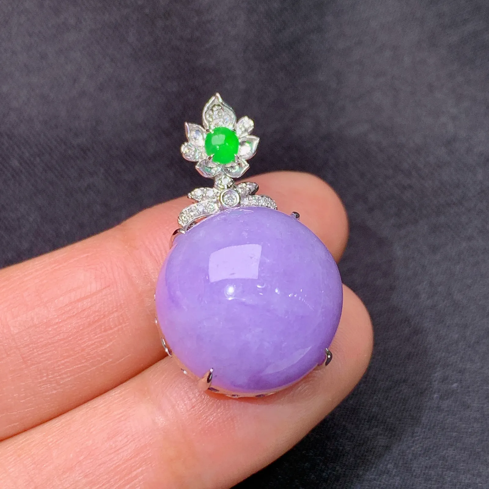 紫罗兰蛋面吊坠，18k金镶嵌，温润细腻，颜色浓郁，Xyg 尺寸28*16.8*12.6