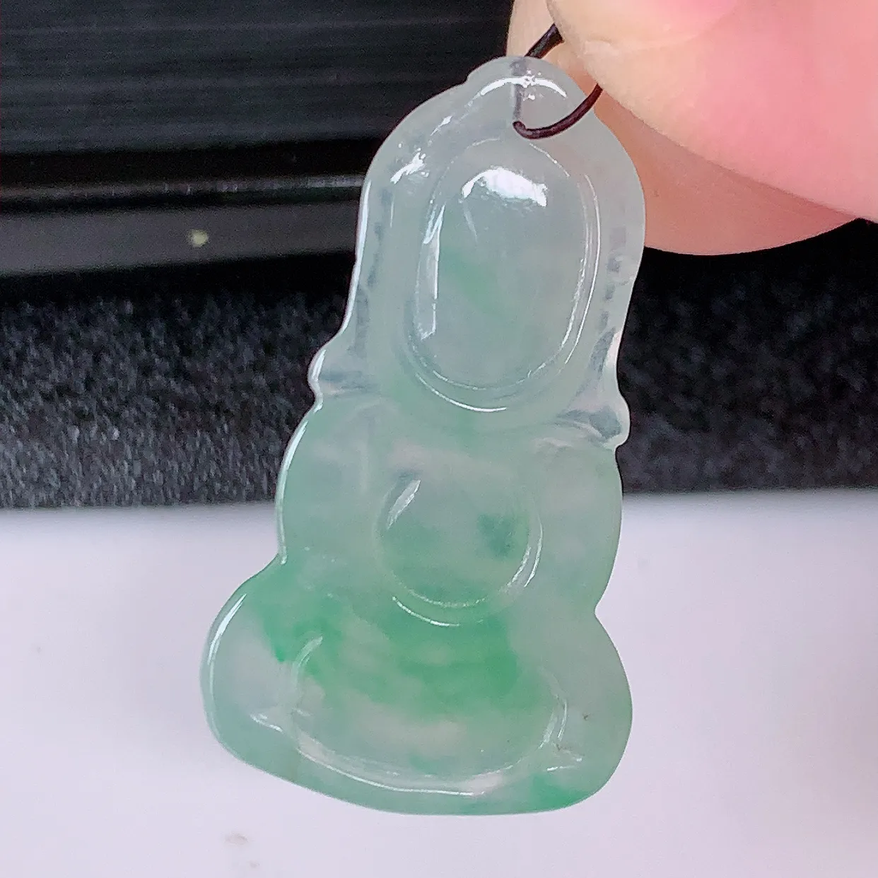 自然光实拍，冰种飘花翡翠保平安宝宝佛吊坠，一生平安，玉质莹润，佩戴佳品，#46.13