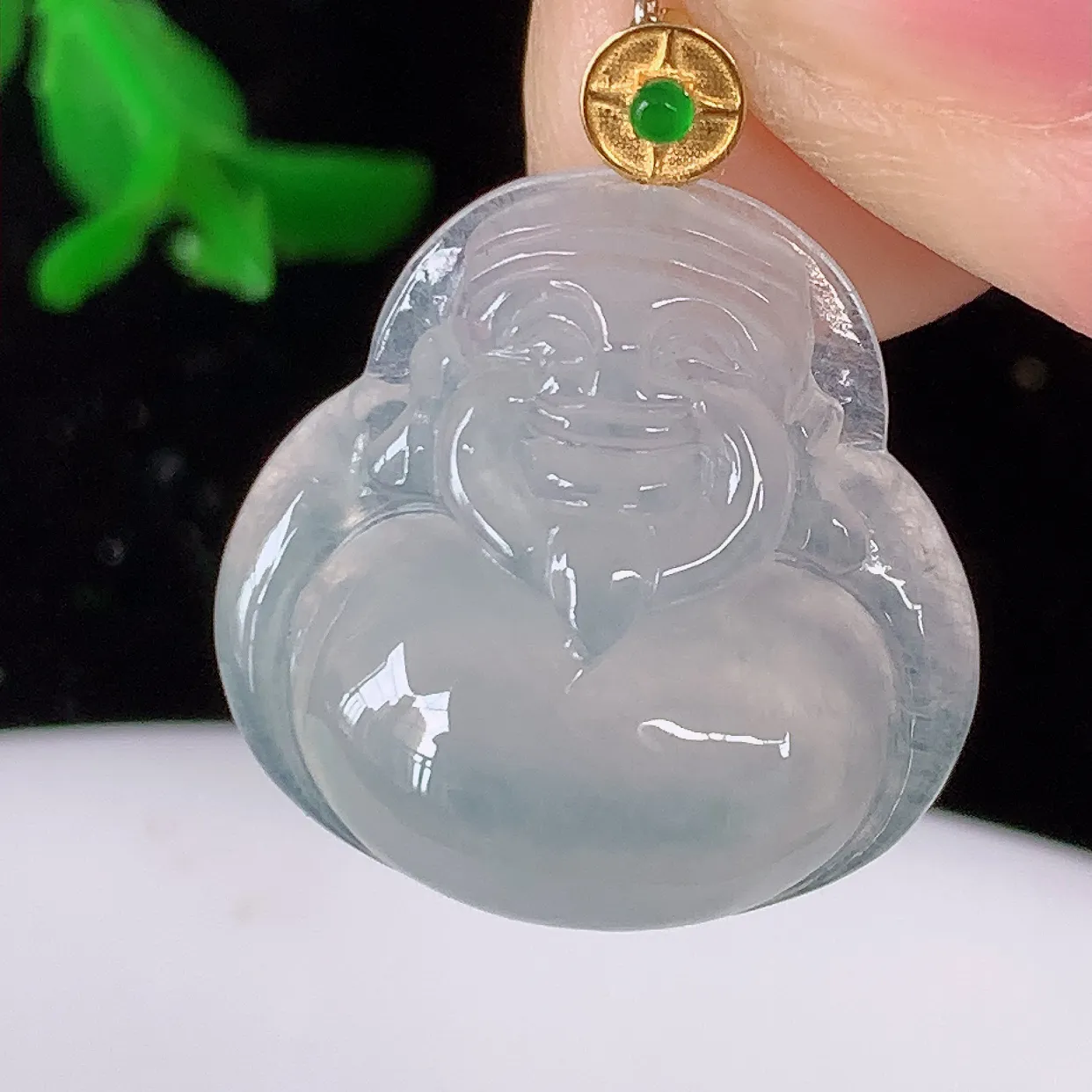 18k金镶嵌冰种翡翠财神爷吊坠，沁人心脾，精致典雅的设计，为佩戴者，增添色彩，送礼自留都是佳品选择！#1.13整体22.5裸石19*18.5*5.6
