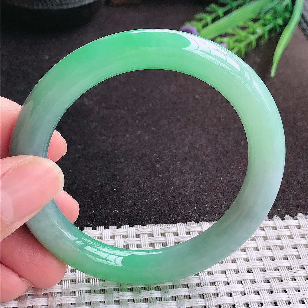天然A货翡翠56/9.4/10老坑冰胶水灵甜绿满绿圆条手镯玉镯