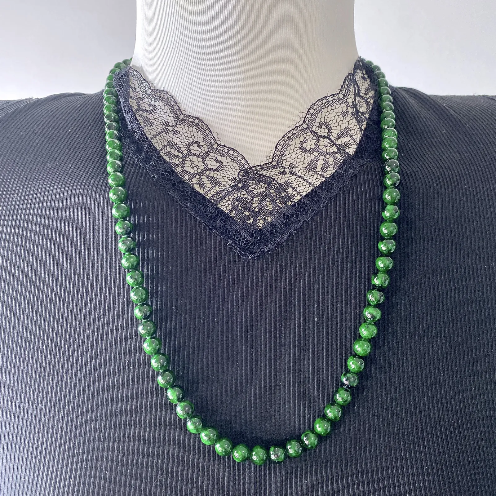 缅甸天然翡翠A货，卡6.8水润辣绿圆珠项链手链，尺寸：6.8mm/88颗，长度580mm，重量：46.00g