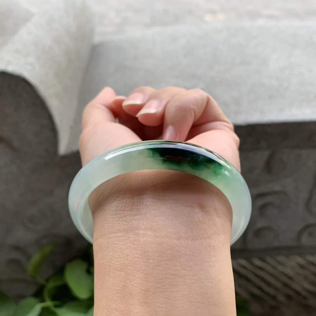圈口55.2-48.6-11-7.5 【飘辣绿贵妃手镯】贵妃55 56可戴