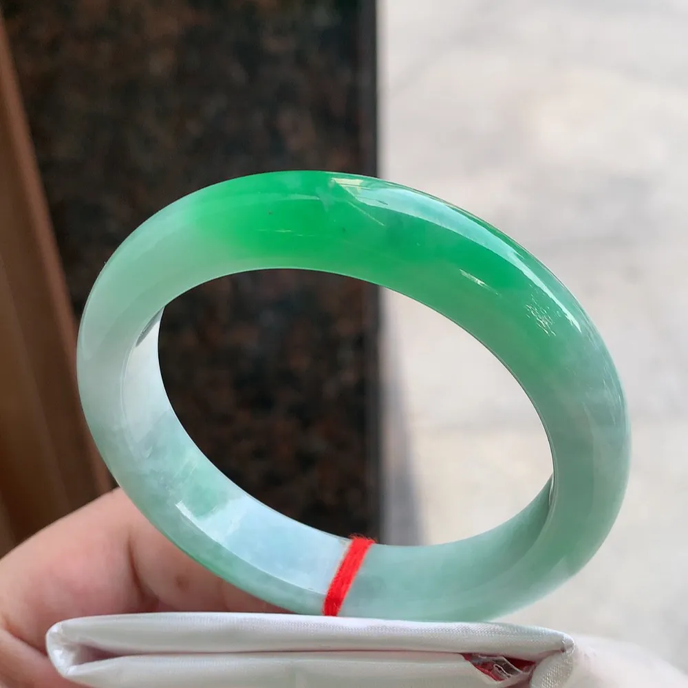 正圈冰糯阳绿 微细纹 尺寸:55.7/12.5/8.4色好