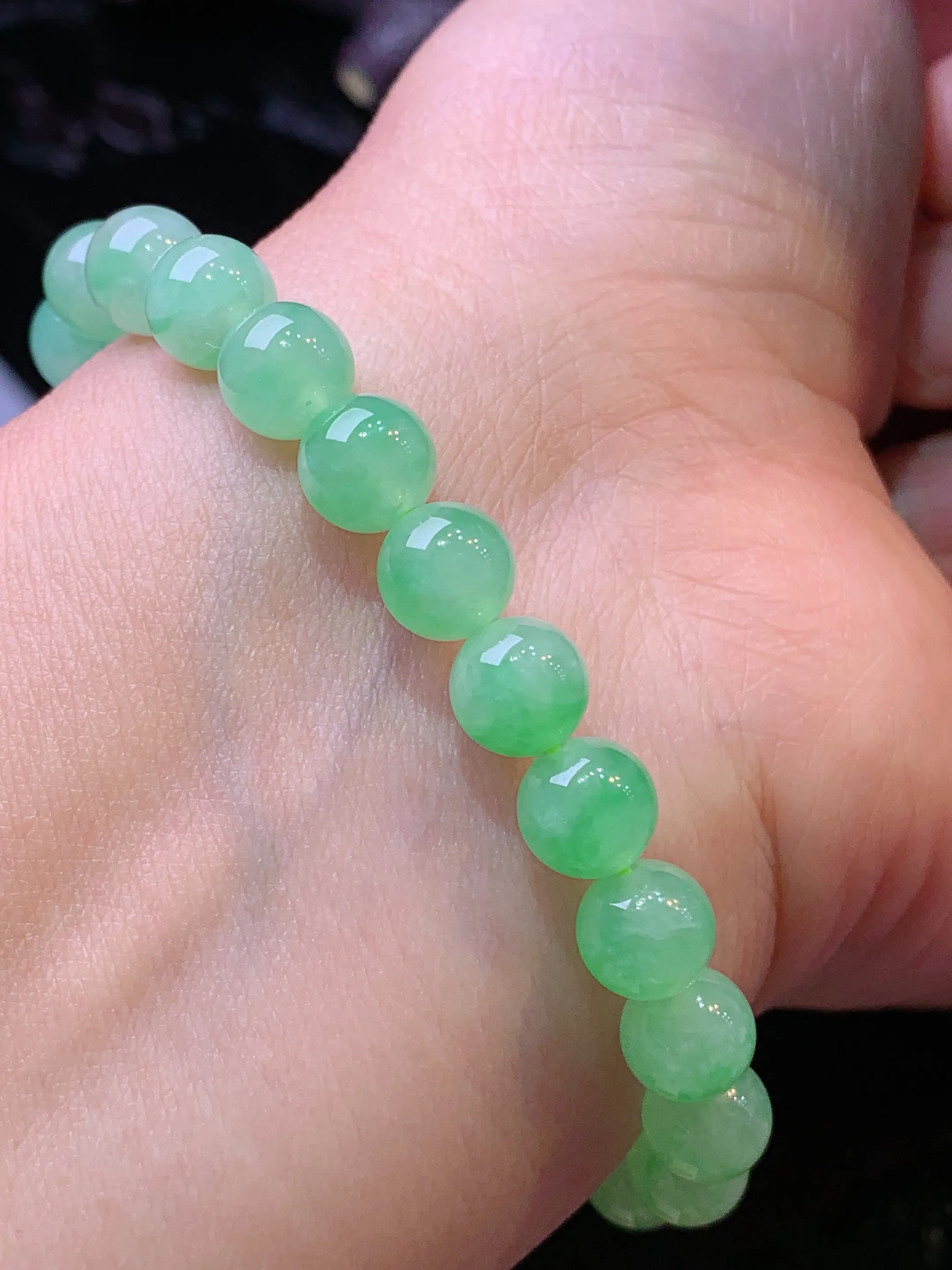 冰甜阳绿圆珠手链 玉质细腻 水润亮眼 色泽艳丽 整体尺寸7.3