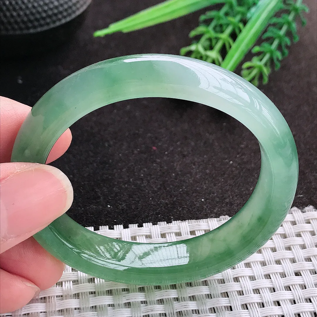 天然A货翡翠老坑冰种果冻胶冰晴绿贵妃手镯宽边玉镯手环