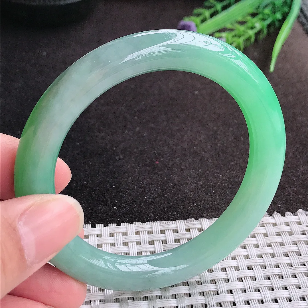 天然A货翡翠56/9.4/10老坑冰胶水灵甜绿满绿圆条手镯玉镯