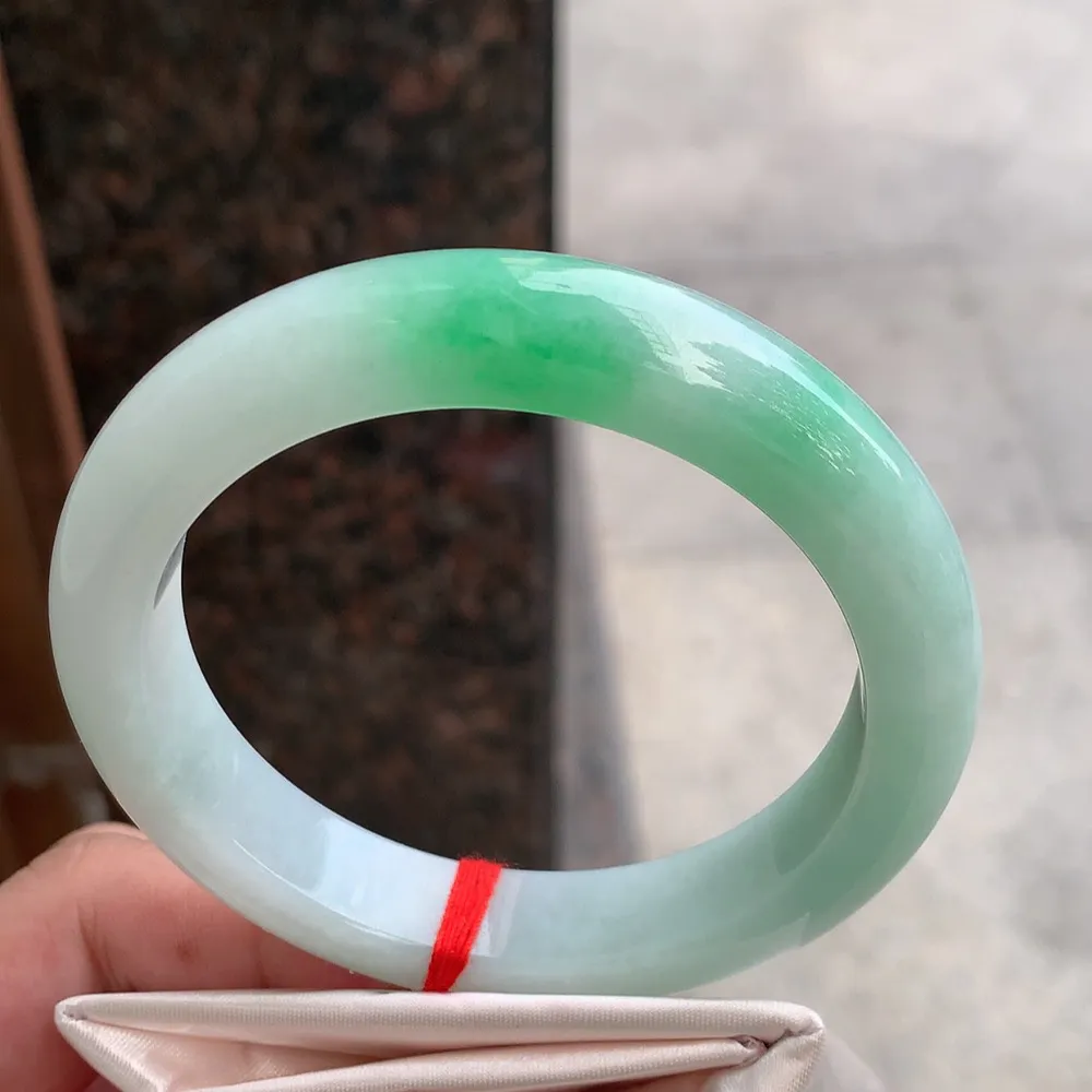 正圈冰糯翠绿 无瑕 尺寸:60.4/13.4/9.4 大圈口