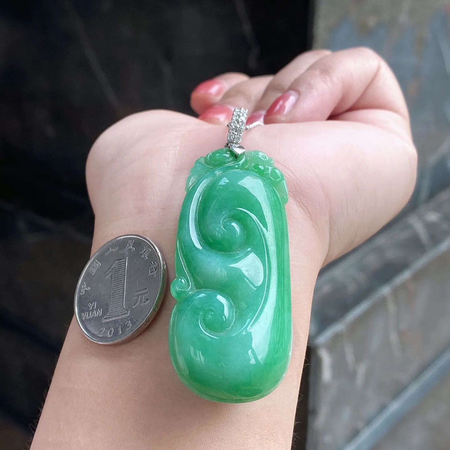 冰润满色事事如意吊坠 尺寸66.8-24-14.2毫米