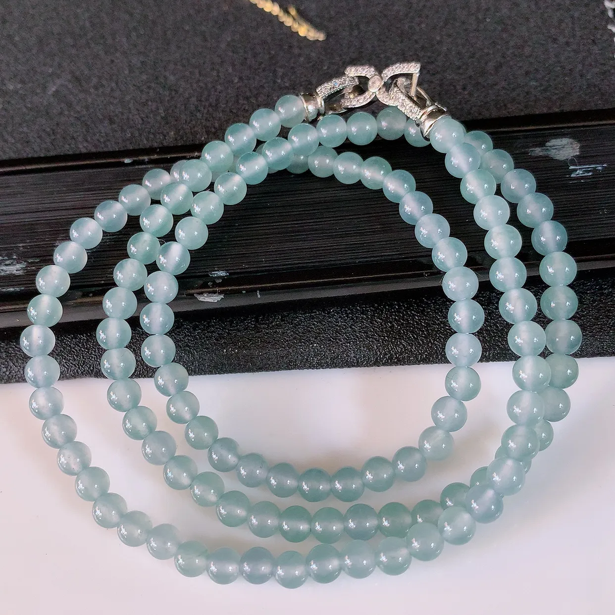 自然光实拍，冰种翡翠圆珠项链  翡翠珠链 （装饰扣）玉质细腻  冰清玉润  颜色漂亮  #001.1