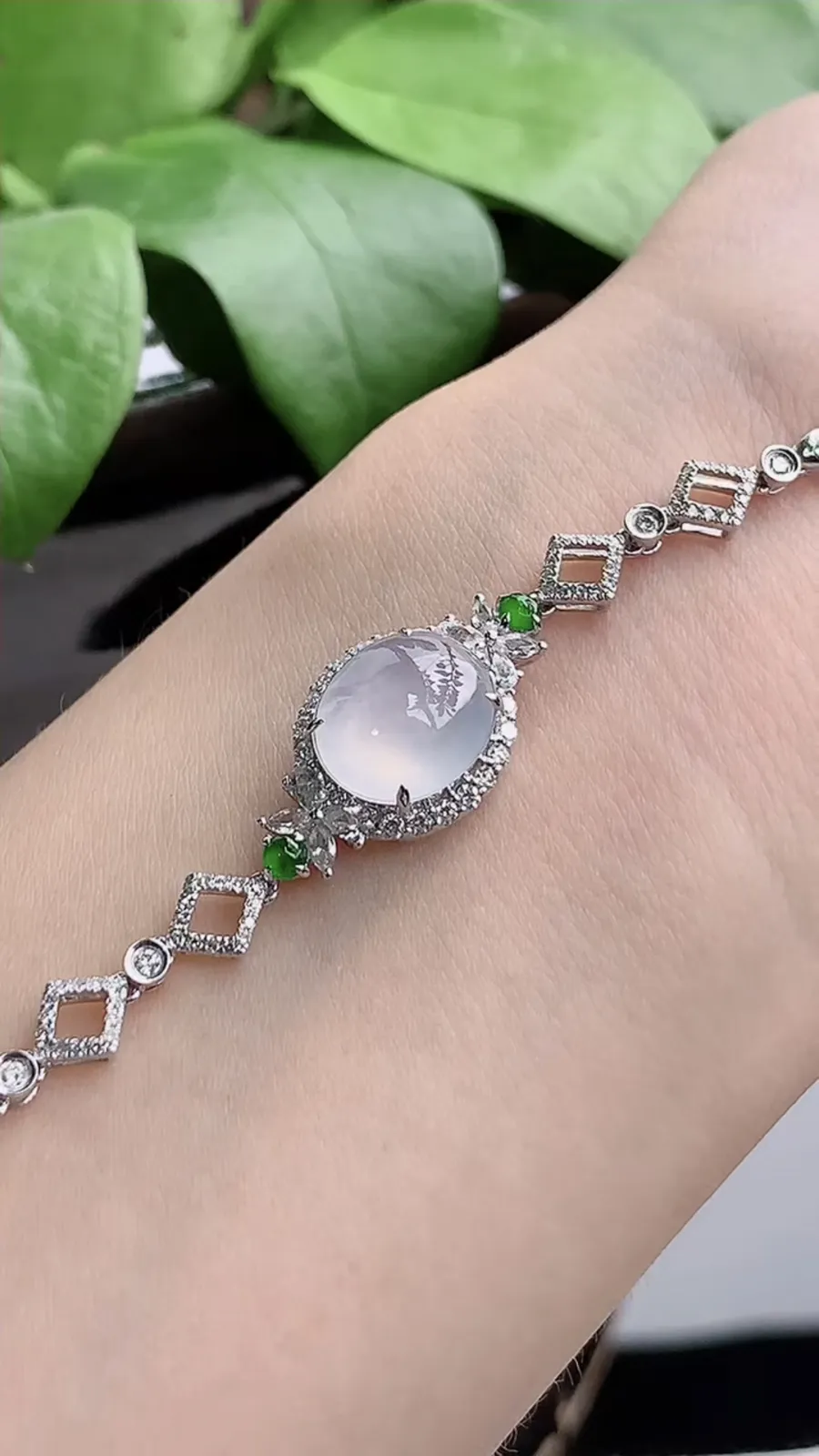 a货翡翠冰种18K金伴钻镶嵌白月光蛋面手链 尺寸11.3×9.5×8.2mm 重量8.40g 1210