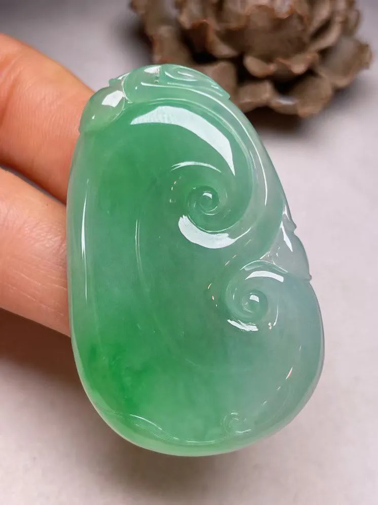 冰糯种满色【如意】吊坠，种水好，玉质细腻 ，卖相好.